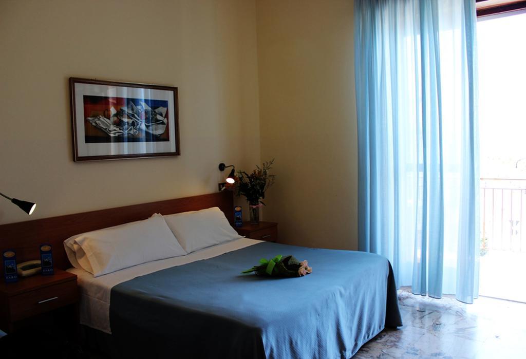 Nuovo Hotel Faro Capo dʼOrlando Zimmer foto